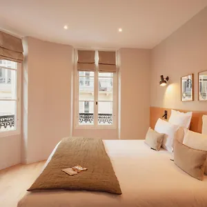 2* Hotel Tinah Paris, Champs Elysees